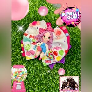 Beautiful bubble 🫧 gum hairbow 🎀clay doll unique